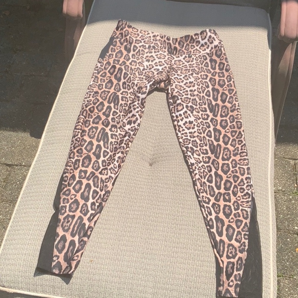 ONZIE SHAPER LEGGINGS, LEOPARD LEGGING WITH MESH CUTOUT, SIZE M/L